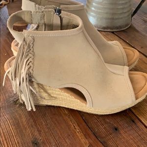 COPY - Super cute Fringe wedges